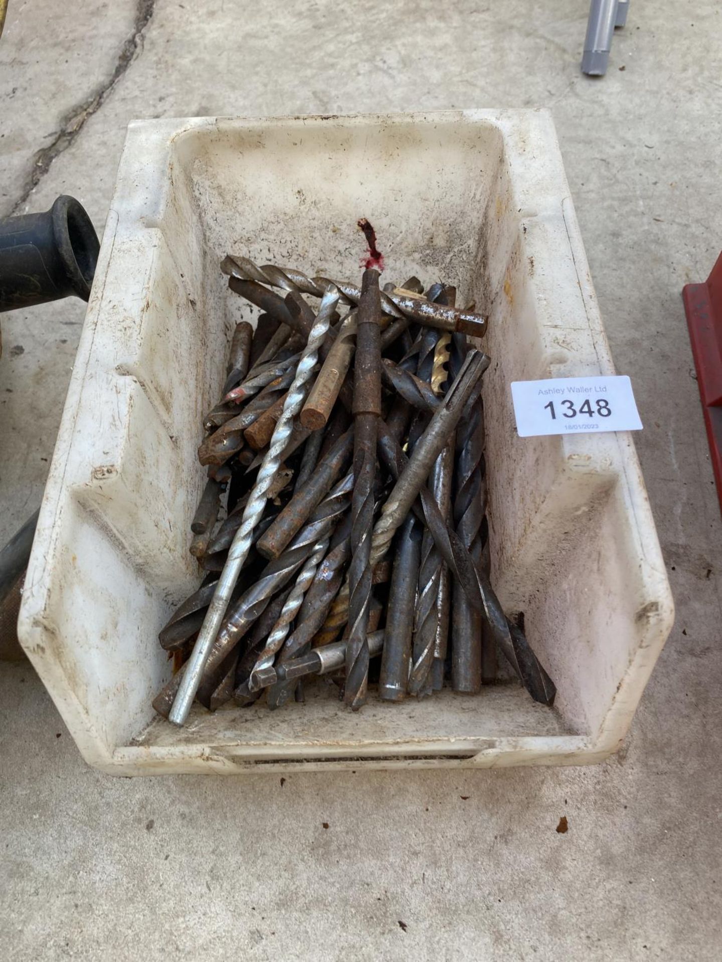 A LARGE ASSORTMENT OF DRILL BITS