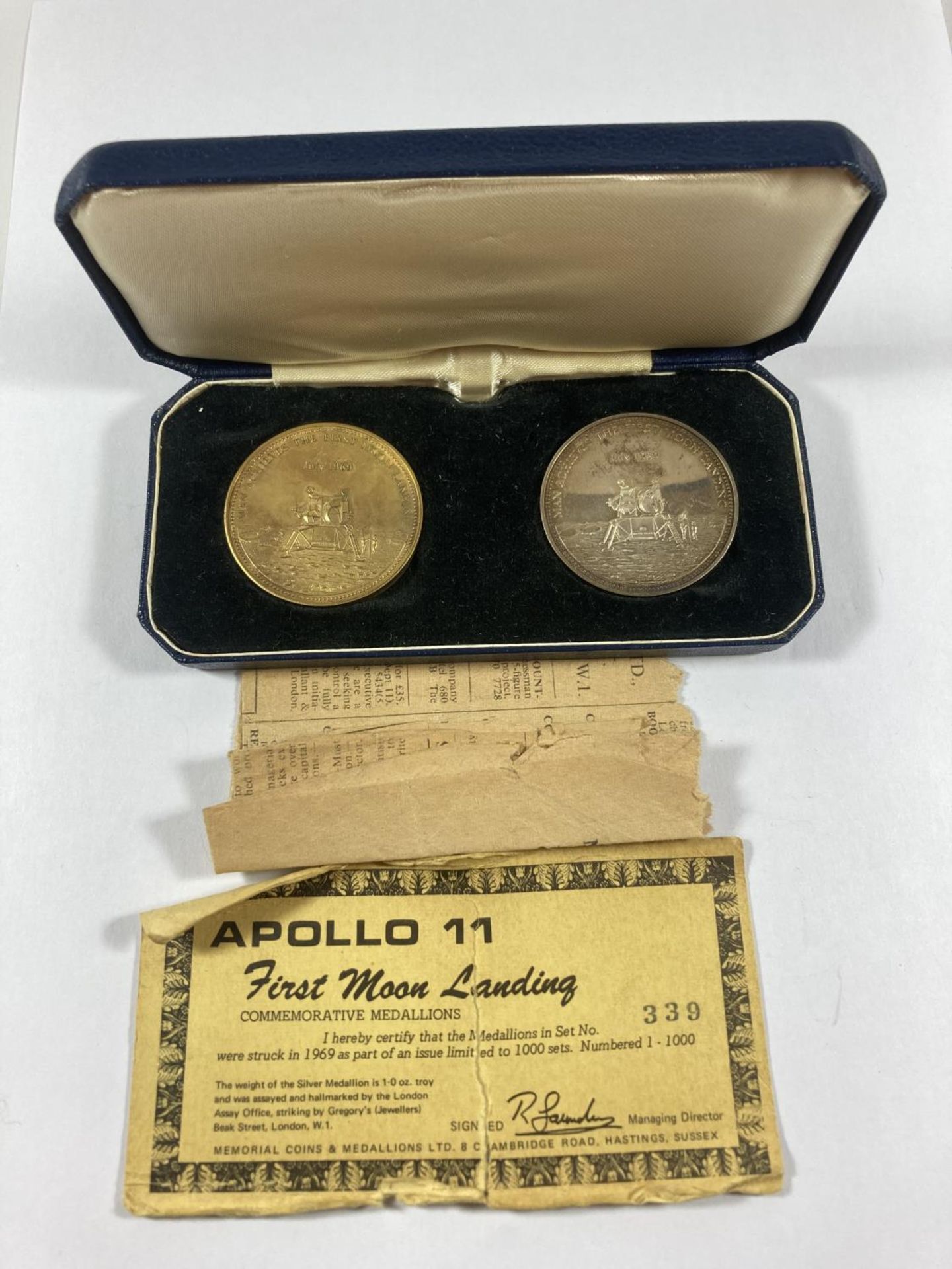 A LIMITED EDITION APOLLO II FIRST MOON LANDING COMMEMORATIVE MEDALLION SET COMPRISING OF ONE