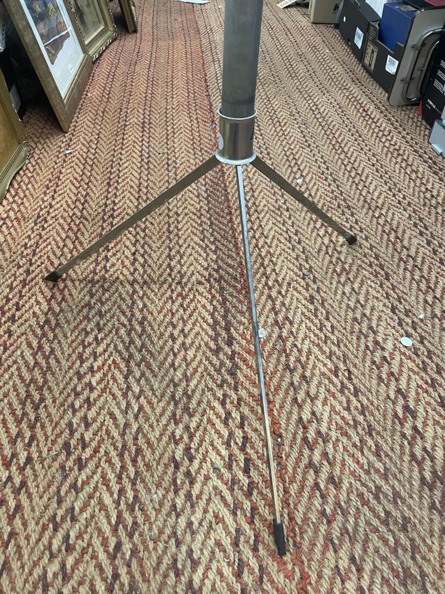 A 1950/60''S MODENIST SERVIS CLOTHES AIRER WITH TRIPOD BASE - Image 3 of 5