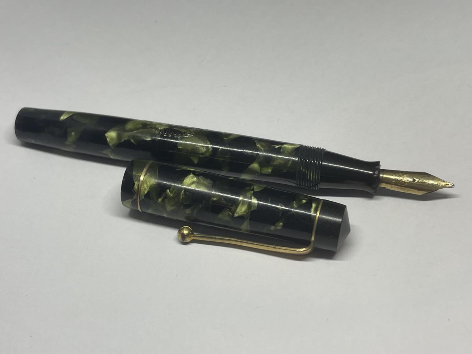 A VINTAGE FOUNTAIN PEN WITH 14CT YELLOW GOLD NIB - Image 2 of 2