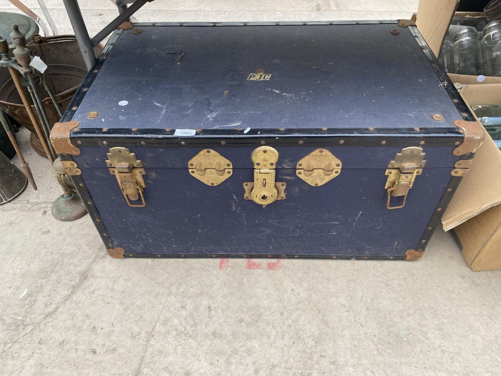 A LARGE VINTAGE TRAVEL TRUNK