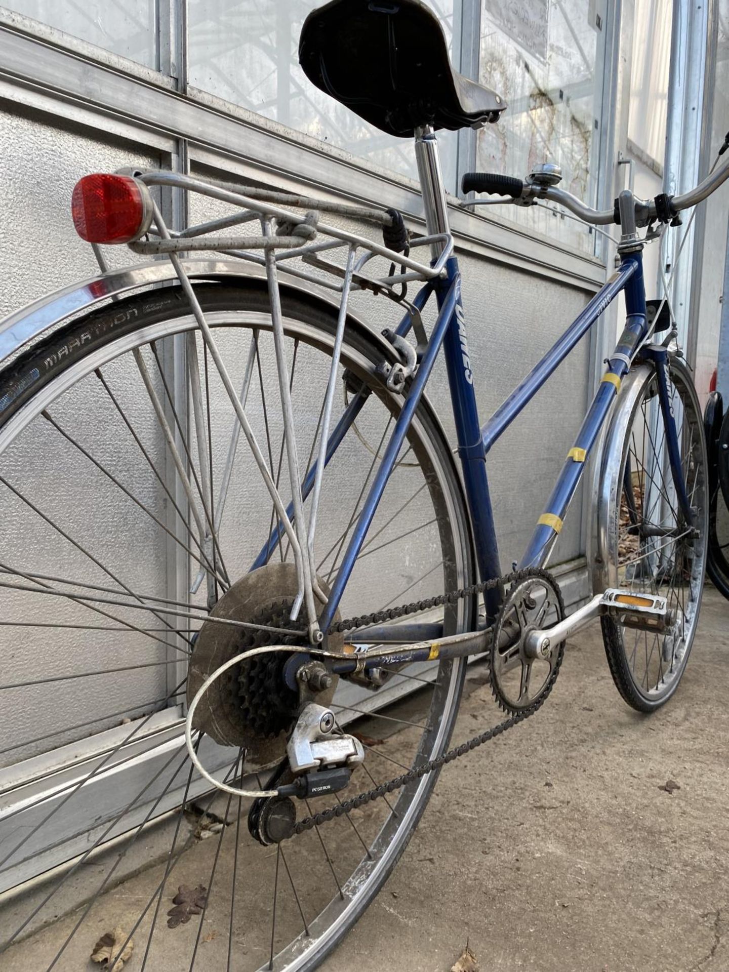 A MID CENTURY VINTAGE DAWES CIVIC LADIES BIKE WITH 6 SPEED GEAR SYSTEM AND A BROOKS LEATHER CHAMPION - Image 6 of 6