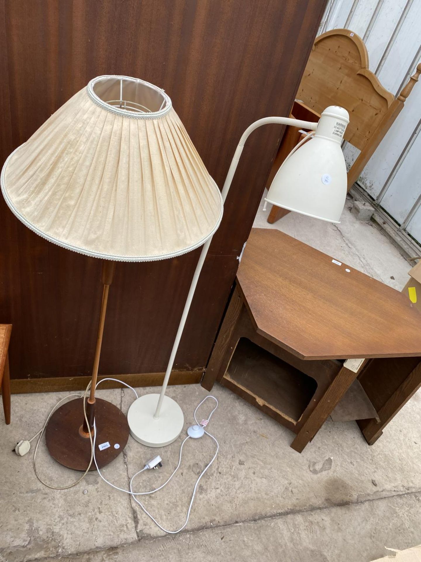 A 1970'S RETRO STANDARD LAMP AND MODERN ANGLE POISE LAMP