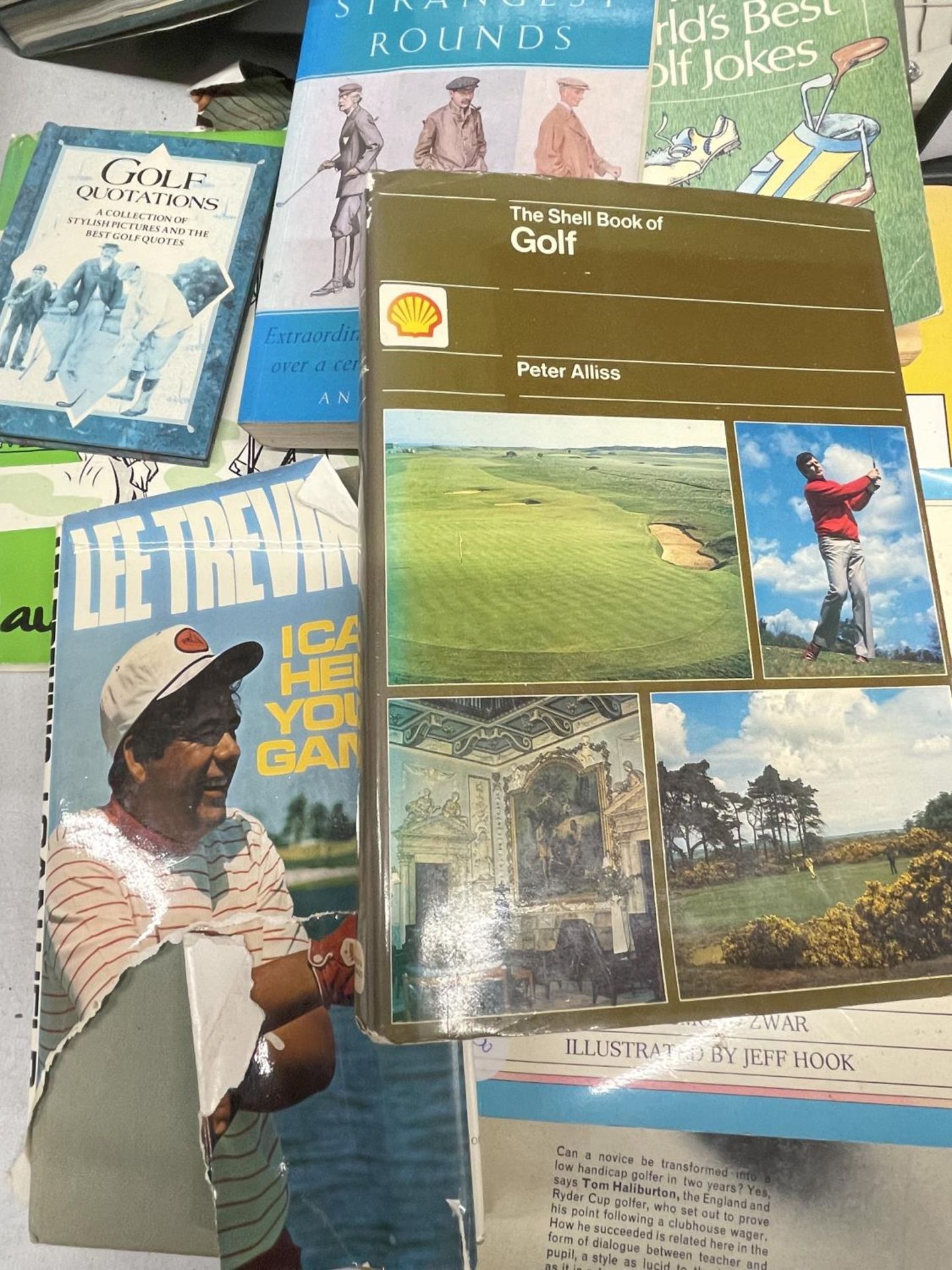 A LARGE QUANTITY OF VINTAGE GOLFING BOOKS - Image 2 of 3