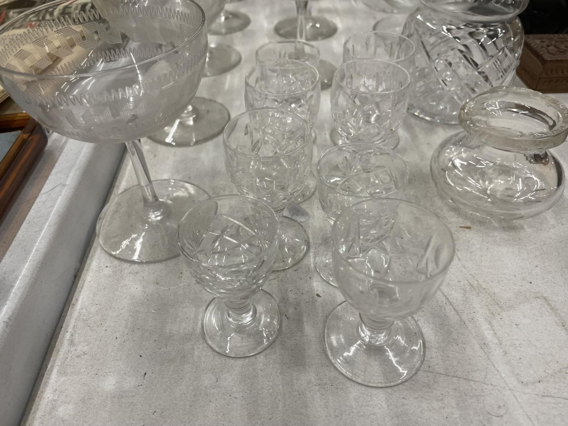 A QUANTITY OF GLASSWARE TO INCLUDE BRANDY GLASSES, CHAMPAGNE GLASSES, SHERRY GLASSES ETC., - Image 4 of 4