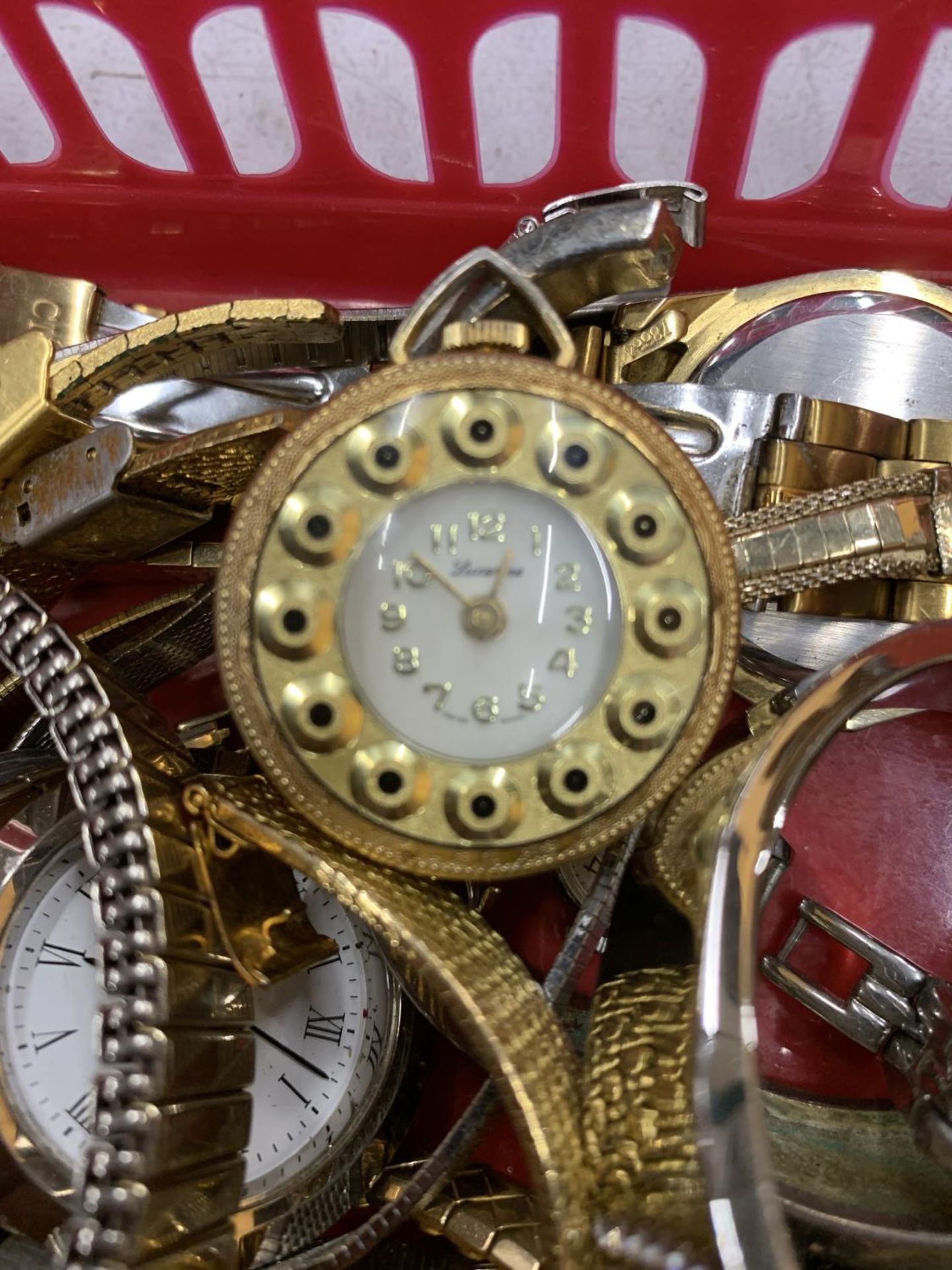 A QUANTITY OF WRISTWATCHES TO INCLUDE VINTAGE - Image 4 of 5