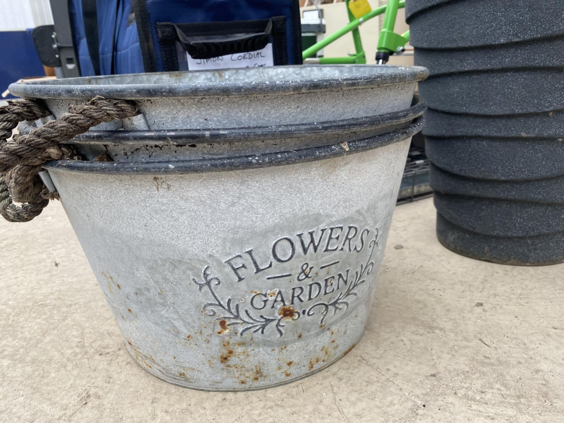 A PLASTIC PLANTER AND THREE TIN PLANTERS - Image 2 of 3