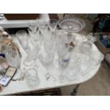 AN ASSORTMENT OF GLASS WARE TO INCLUDE CHAMPAGNE FLUTES, WINE GLASSES AND A CAKE STAND ETC