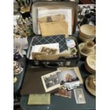 A VERY LARGE QUANTITY OF VINTAGE EPHEMERA TO INCLUDE PHOTOGRAPHS, LETTERS, ETC IN A VINTAGE SUITCASE