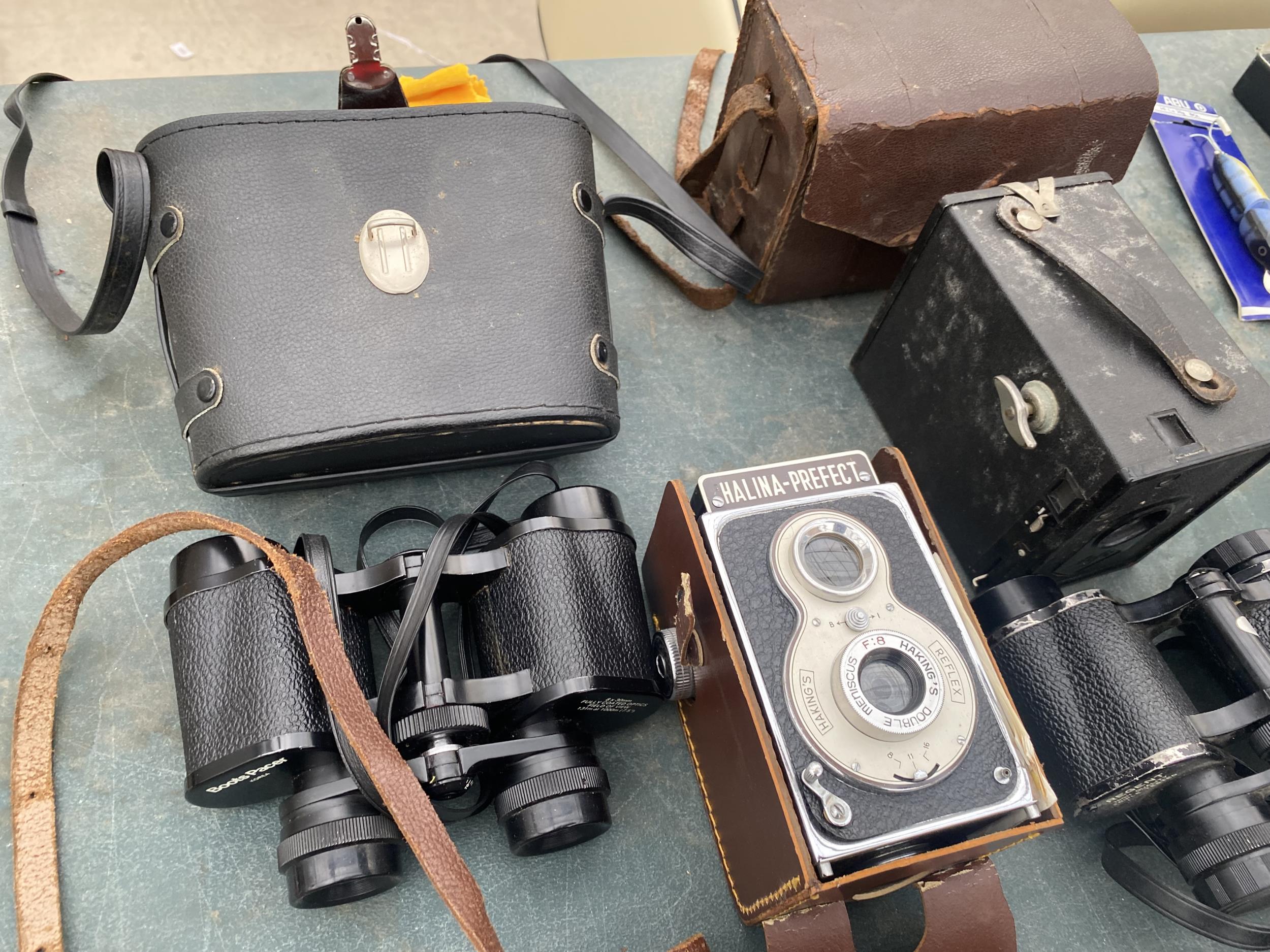 AN ASSORTMENT OF VINTAGE PHOTOGRAPHY EQUIPMENT TO INCLUDE BINOCULARS, CAMERAS AND CAMERA CASES ETC - Image 3 of 4
