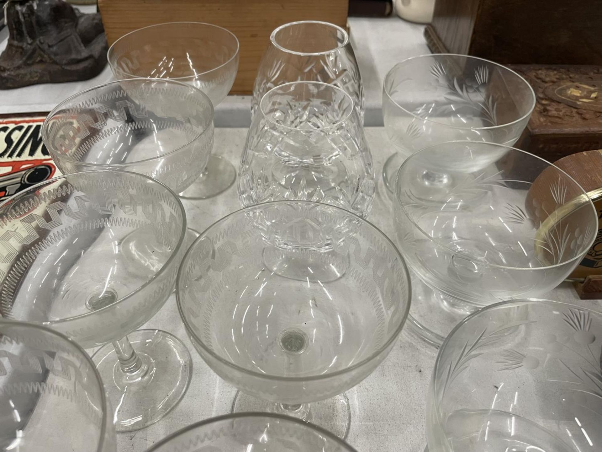 A QUANTITY OF GLASSWARE TO INCLUDE BRANDY GLASSES, CHAMPAGNE GLASSES, SHERRY GLASSES ETC., - Image 2 of 4