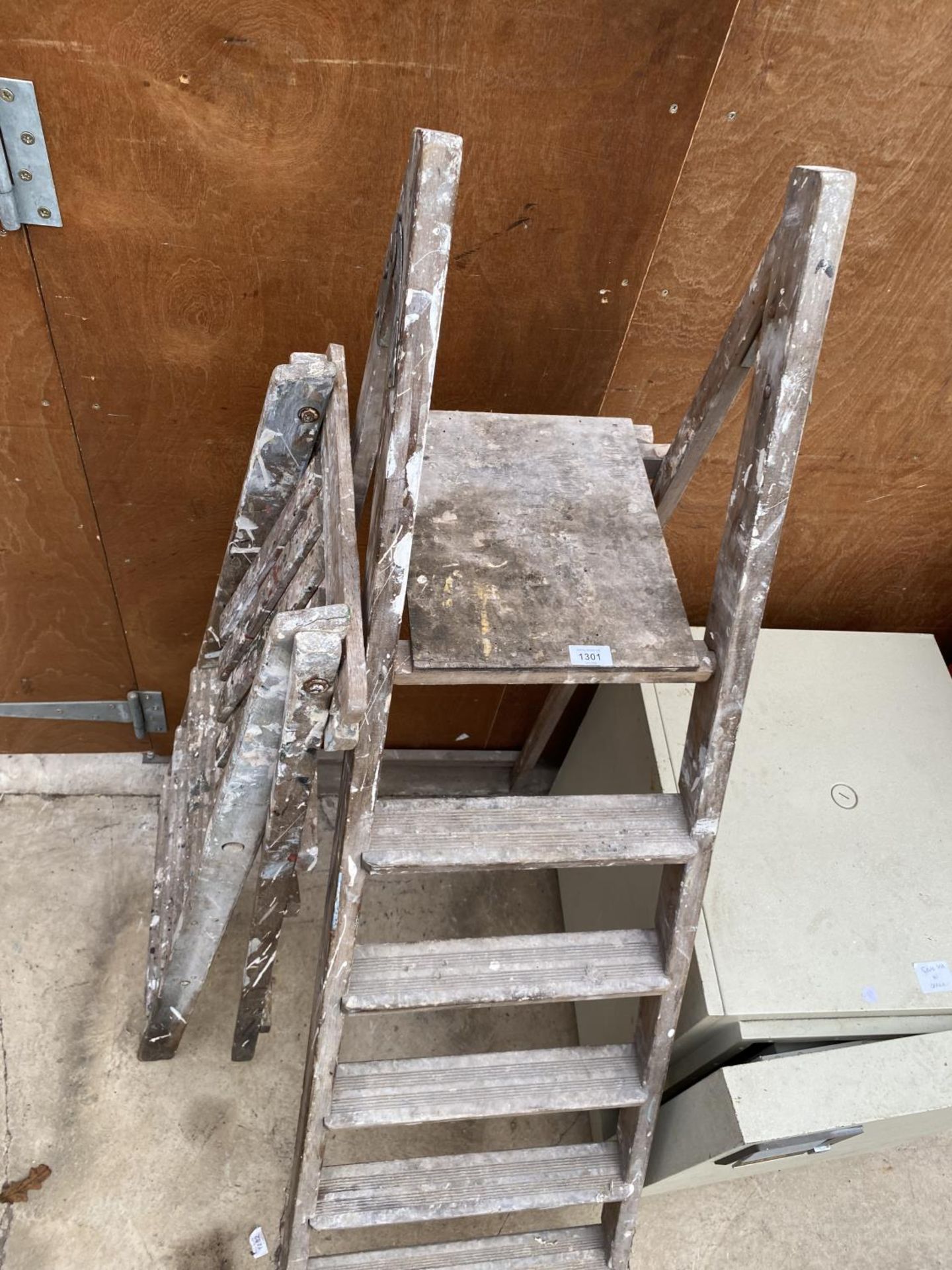 TWO VINTAGE WOODEN STEP LADDERS TO INCLUDE A FIVE RUNG AND A THREE RUNG - Image 3 of 3