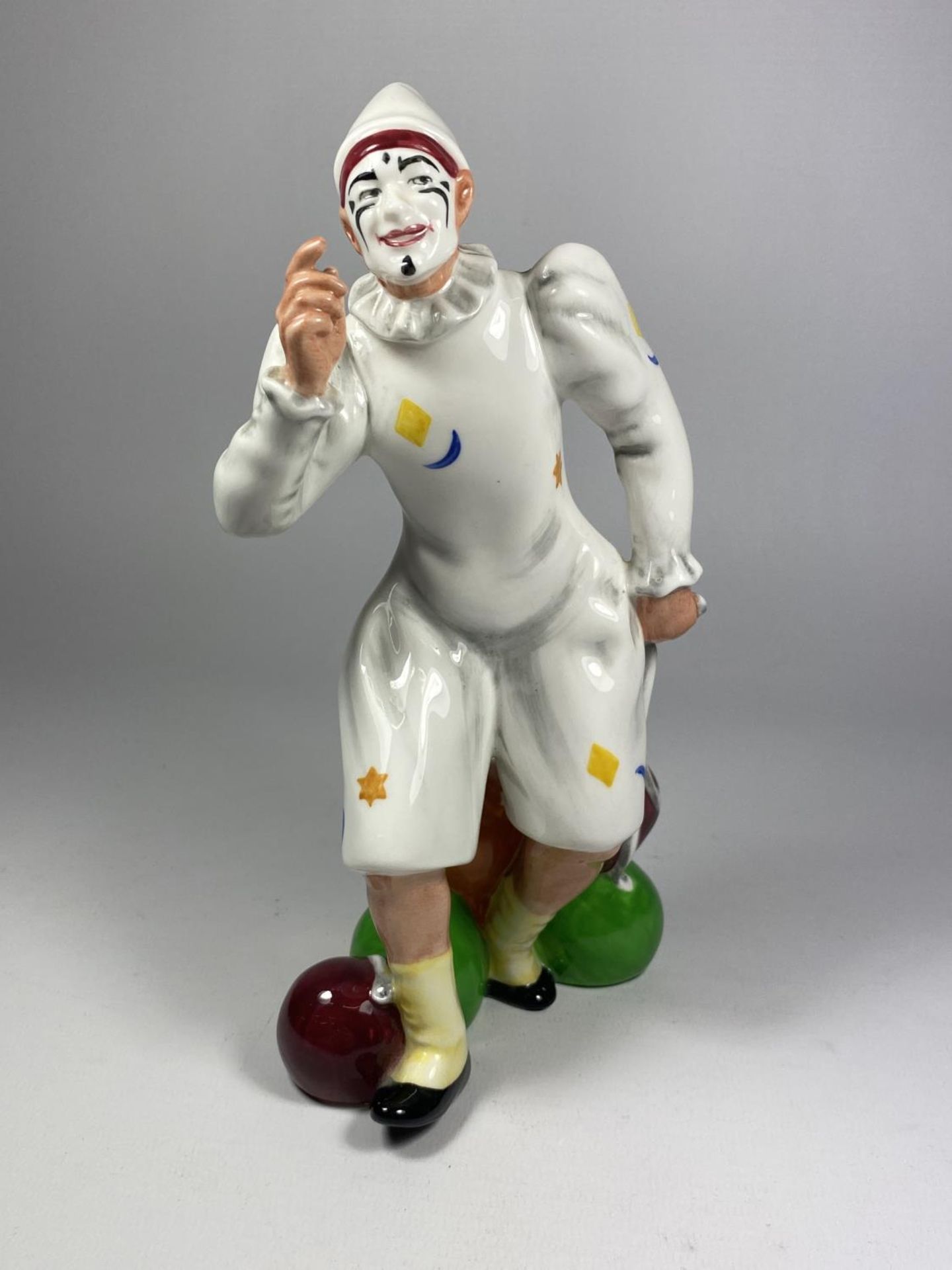 A ROYAL DOULTON 'THE JOKER' HN2252 CHARACTER FIGURE