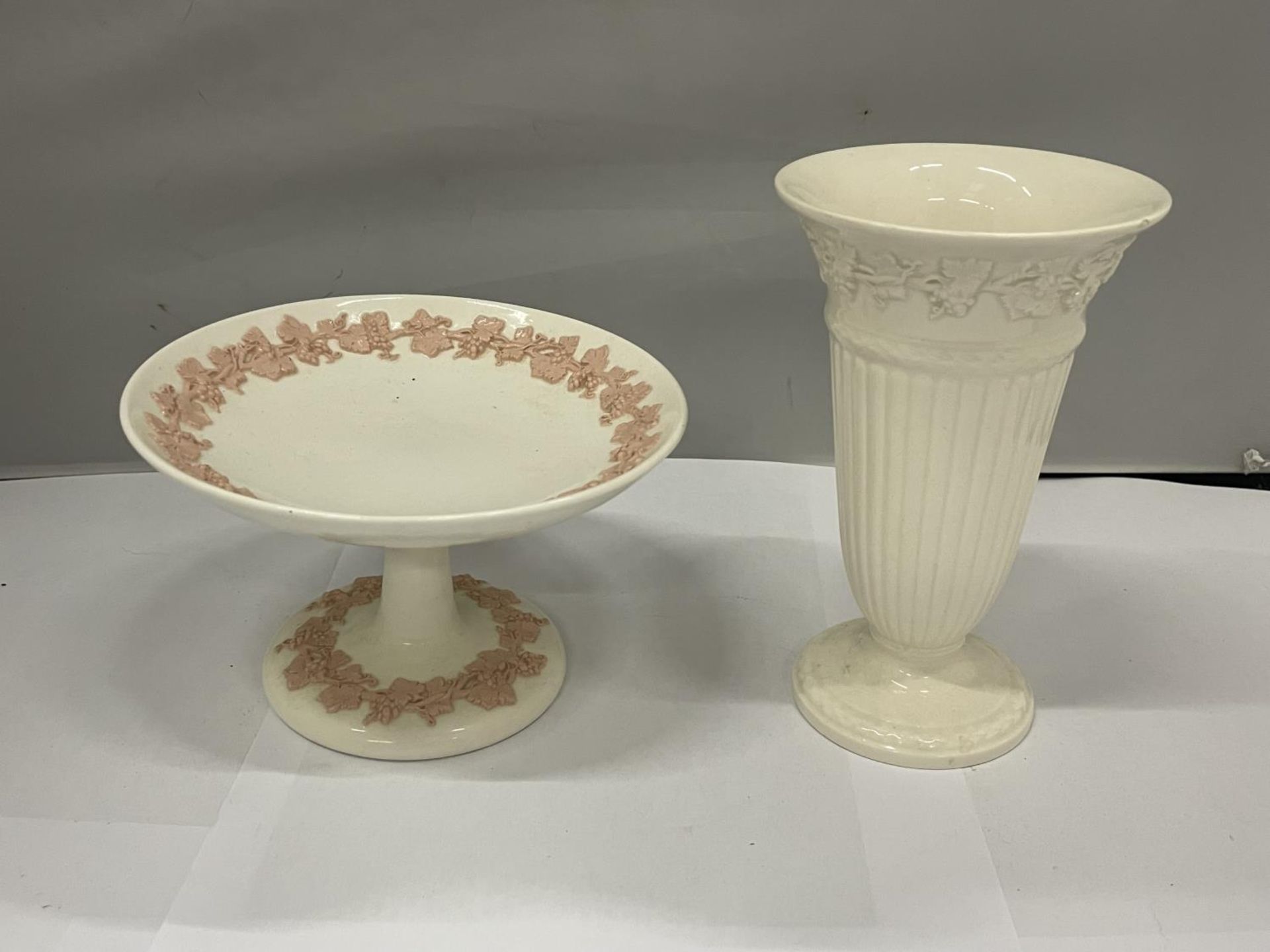 TWO PIECES OF WEDGWOOD EMBOSSED 'QUEENS WARE' TO INCLUDE A VASE HEIGHT 17CM AND A CAKE PLATE