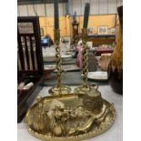 VARIOUS BRASS ITEMS TO INCLUDE TWISTED CANDLESTICKS, A TRAY, BELL, CRUMB TRAY ETC