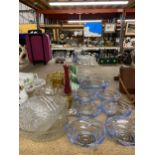 A LARGE QUANTITY OF GLASSWARE TO INCLUDE BOWLS, A VASE, JUG, ETC