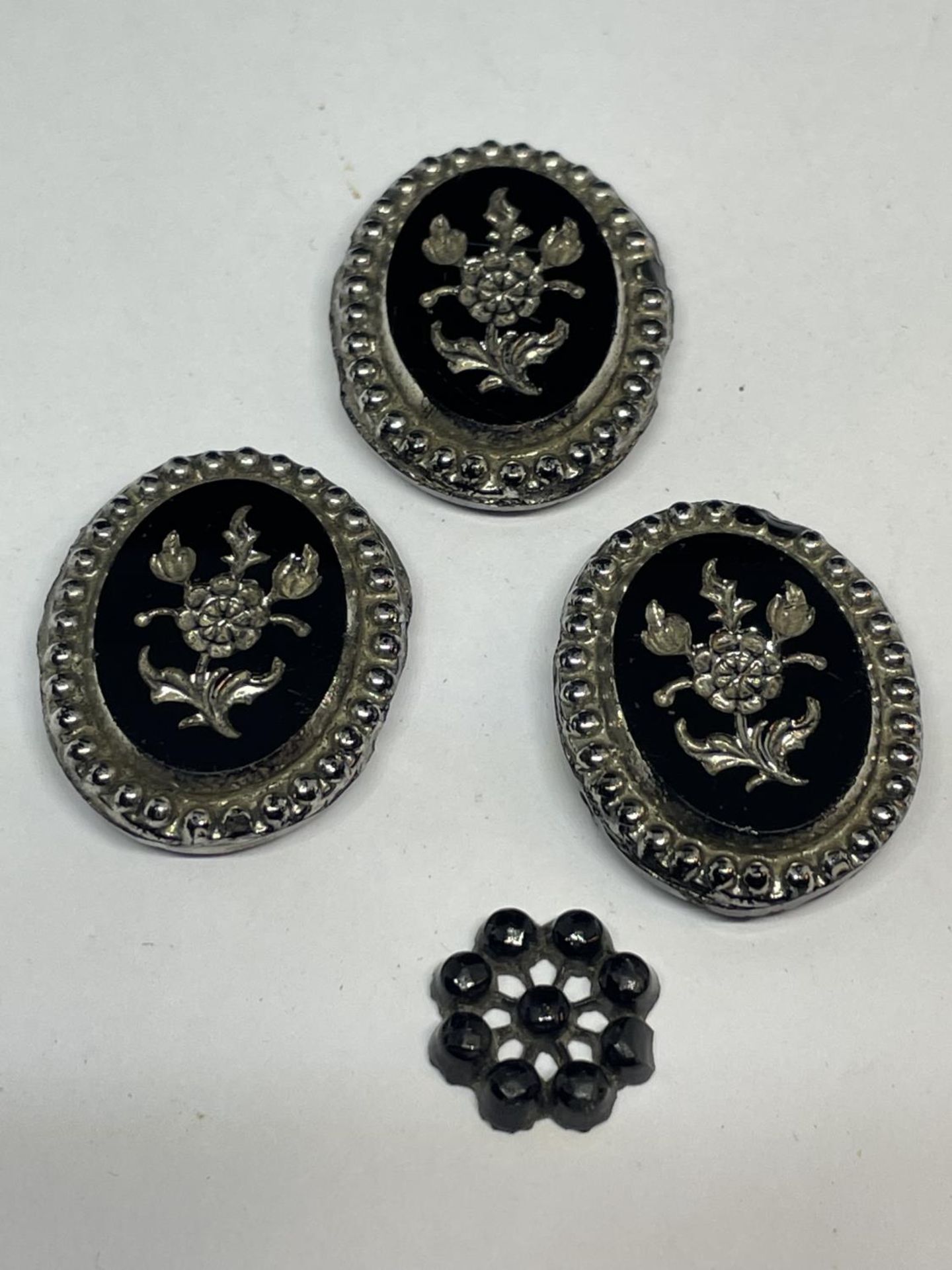 FOUR ITEMS OF VICTORIAN FRENCH JET