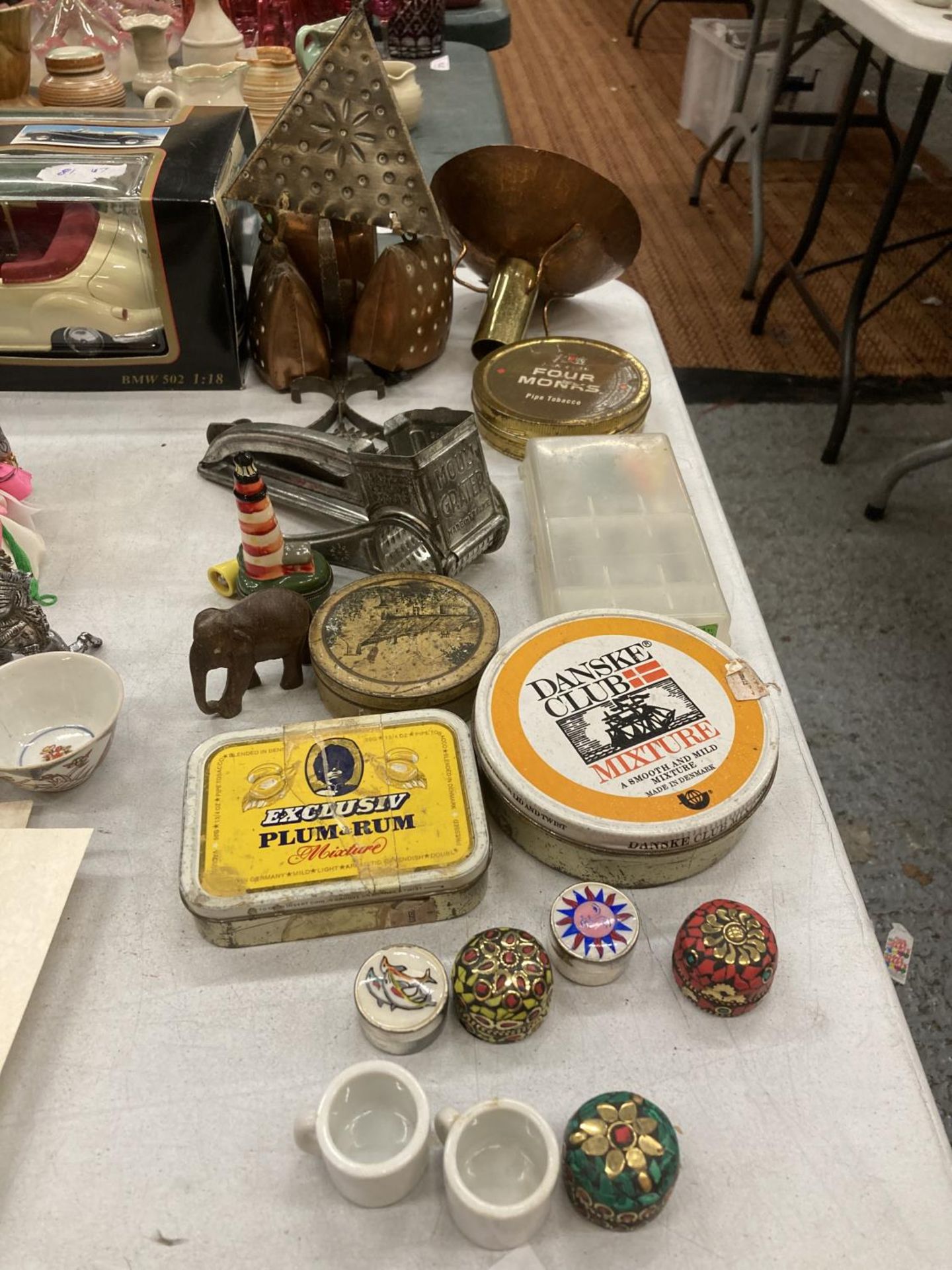 A MIXED LOT TO INCLUDE VINTAGE TINS, JEWELLED TRINKET POTS, WINDCHIME, WOODEN ELEPHANT, ETC.,