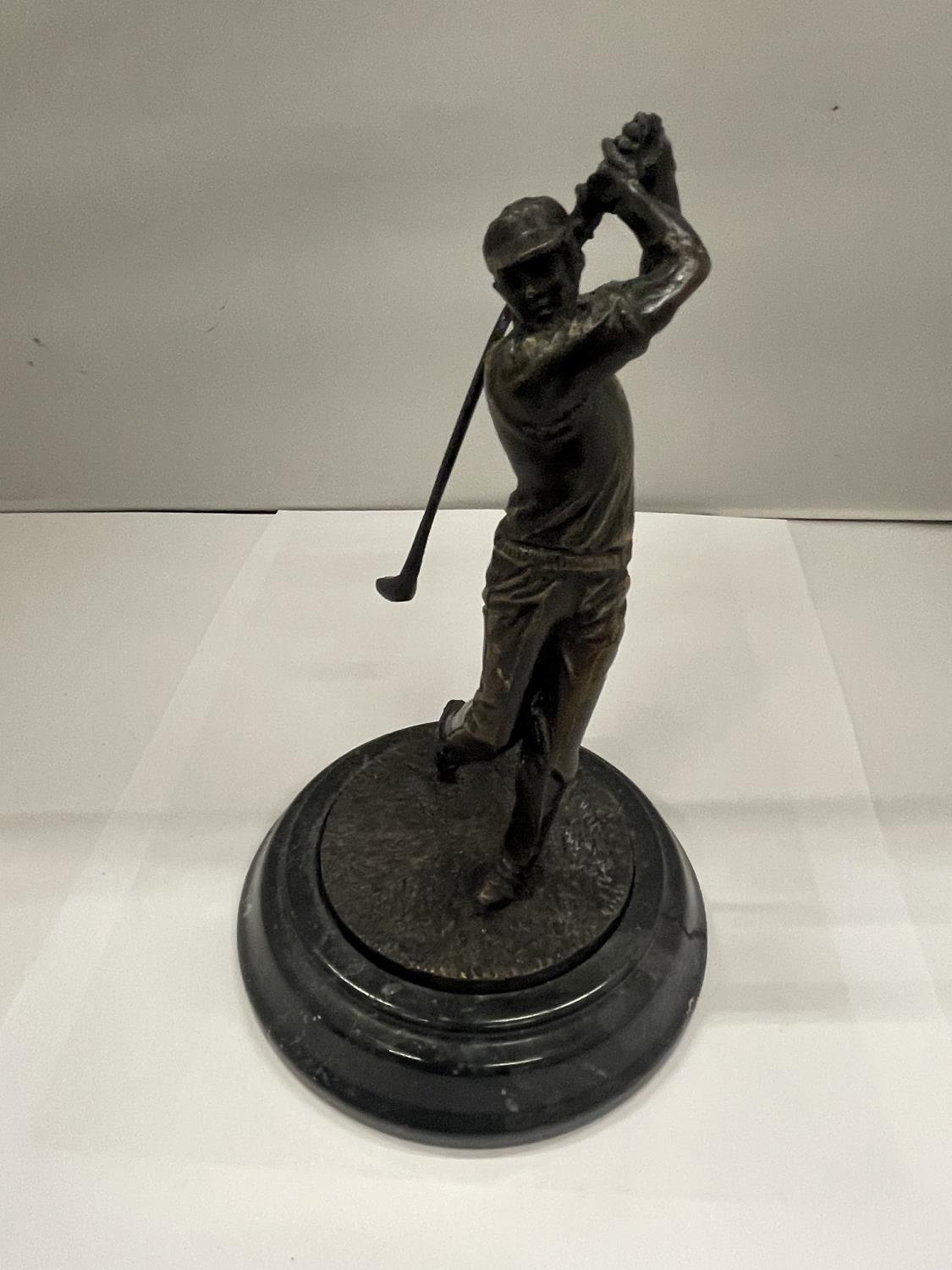 A BRONZE EFFECT EROTIC FIGURES SIGNED PLUS A BRONZE EFFECT GOLFER - Image 3 of 3