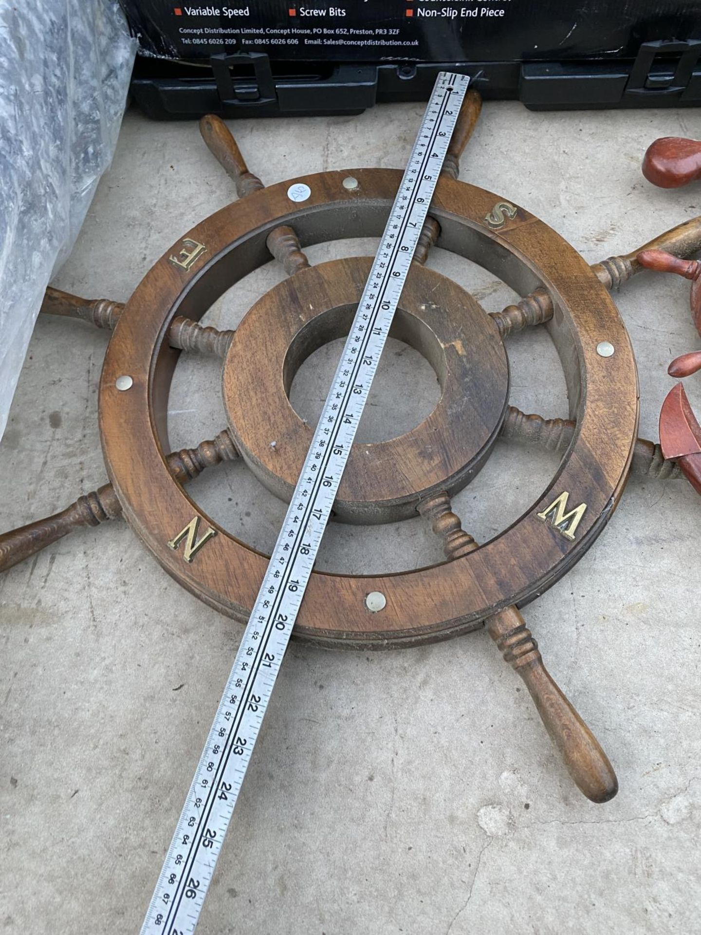 A WOODEN SHIPS WHEEL AND A NAUTICAL CLOCK - Image 2 of 3