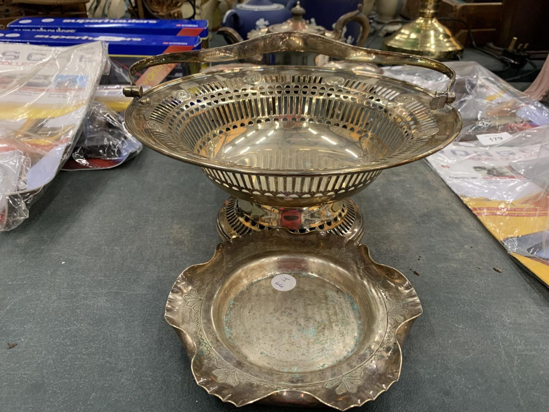 TWO VINTAGE SILVER PLATED ITEMS - PEDESTAL BOWL WITH PIERCED GALLERY DESIGN AND SMALLER DISH - Image 5 of 5