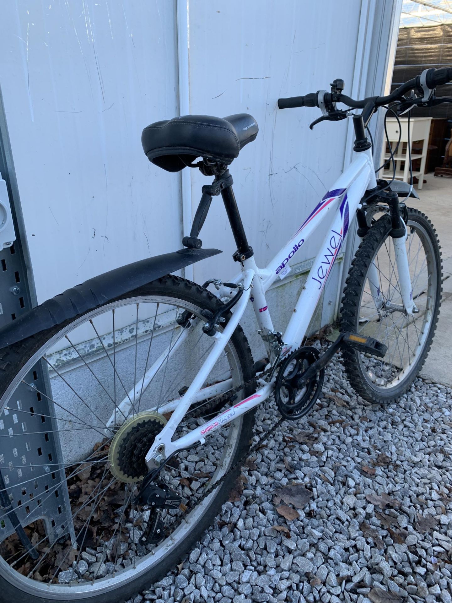 AN APOLLO JEWEL LADIES BIKE WITH 18 SPEED SHIMANO GEAR SYSTEM - Image 2 of 3