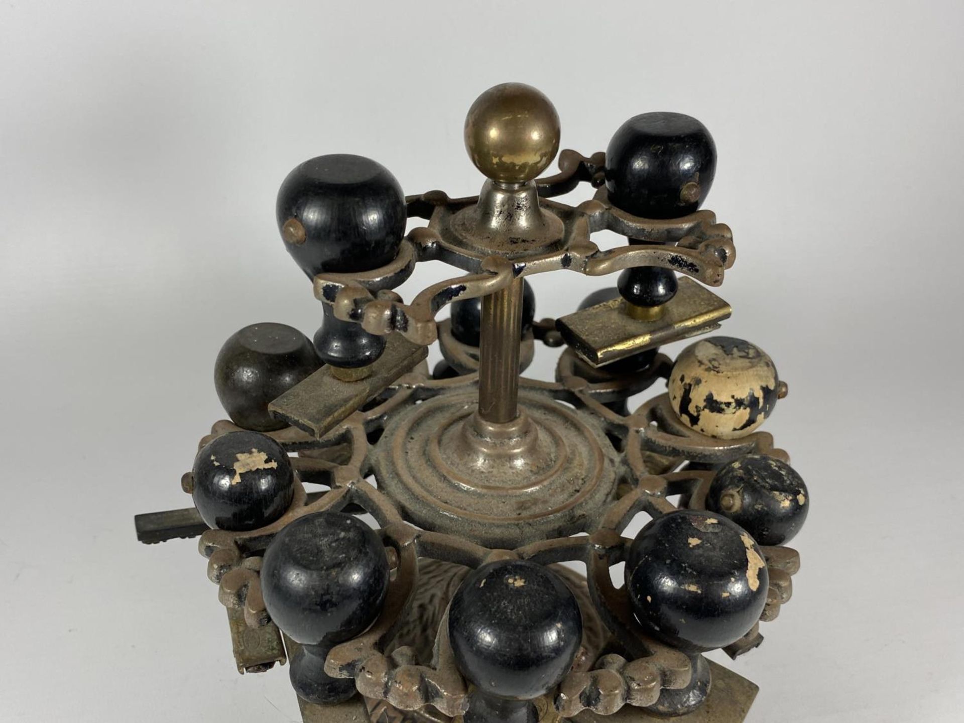 AN UNUSUAL 19TH CENTURY BRASS TWO TIER REVOLVING STAMP HOLDER WITH ORIGINAL EBONY HANDLED STAMPS, - Bild 3 aus 4