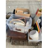 AN ASSORTMENT OF HOUSEHOLD CLEARANCE ITEMS TO INCLUDE CERAMICS AND VINTAGE TINS ETC