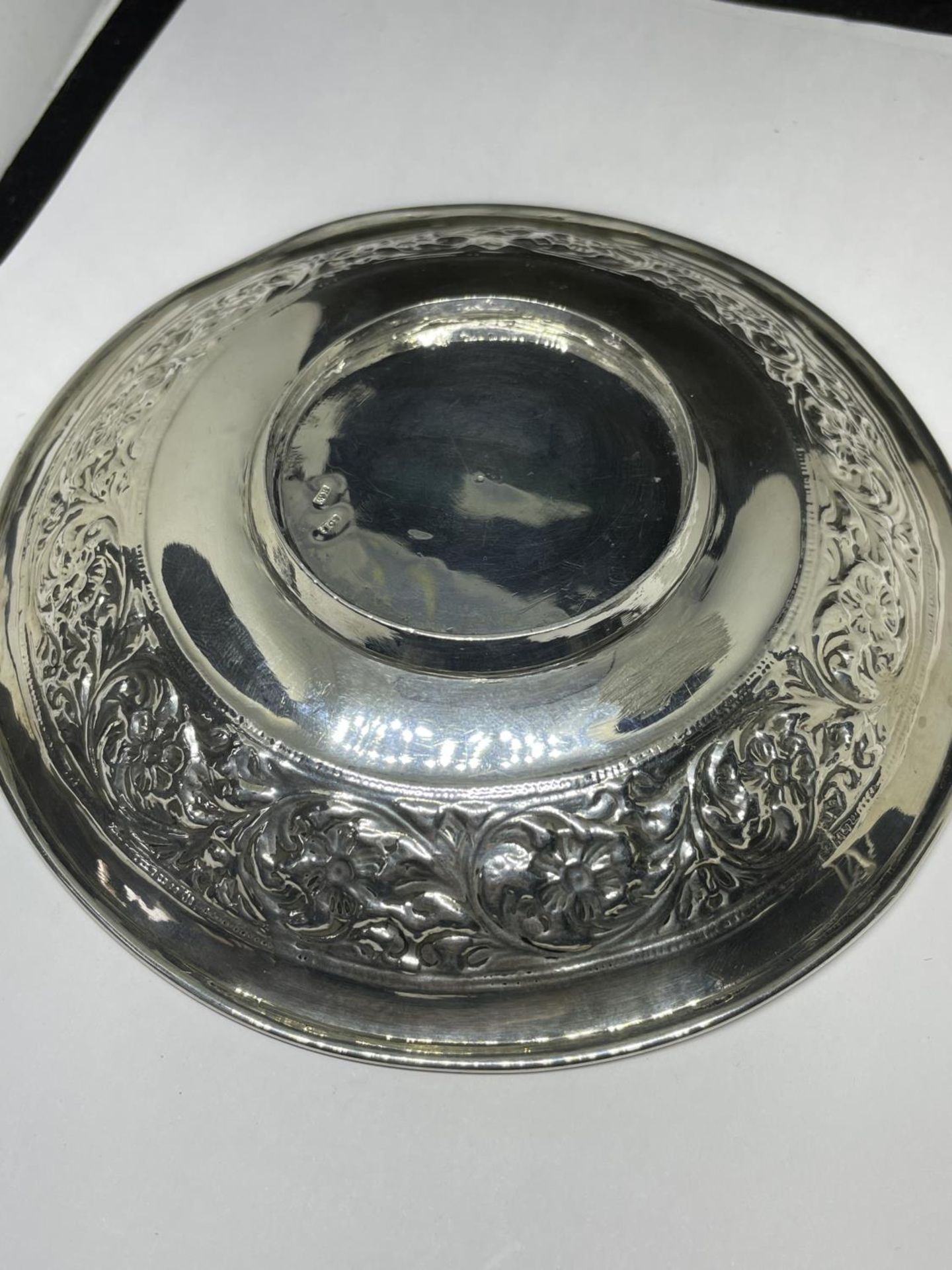 A WHITE METAL DISH MARKED 9CT K W - Image 2 of 3