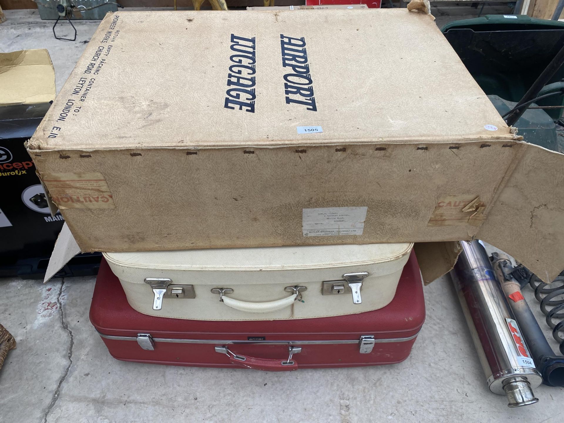 THREE VINTAGE TRAVEL CASES TO INCLUDE AN ANTLER