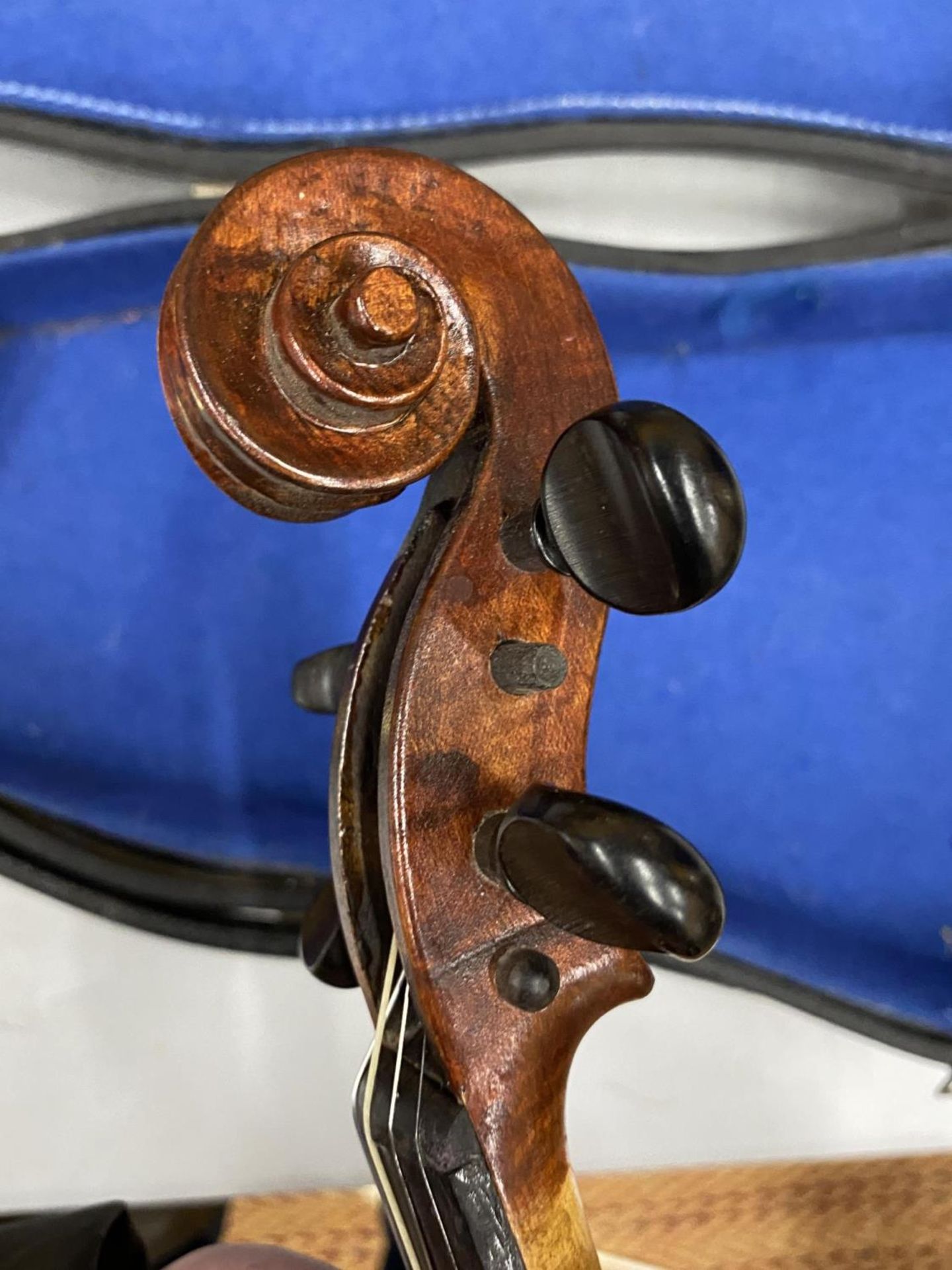 A FULL SIZE CASED SCOTTISH VIOLIN, LABEL FOR DONALD RIDDELL, INVERNESS, 1974 - Image 6 of 8