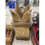 A RECONSTITUTED STONE KINGS CHIMNEY POT