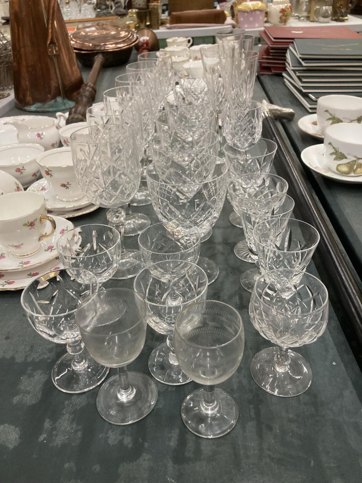 A QUANTITY OF CUT GLASS TO INCLUDE WINE GLASSES, CHAMPAGNE FLUTES, ETC