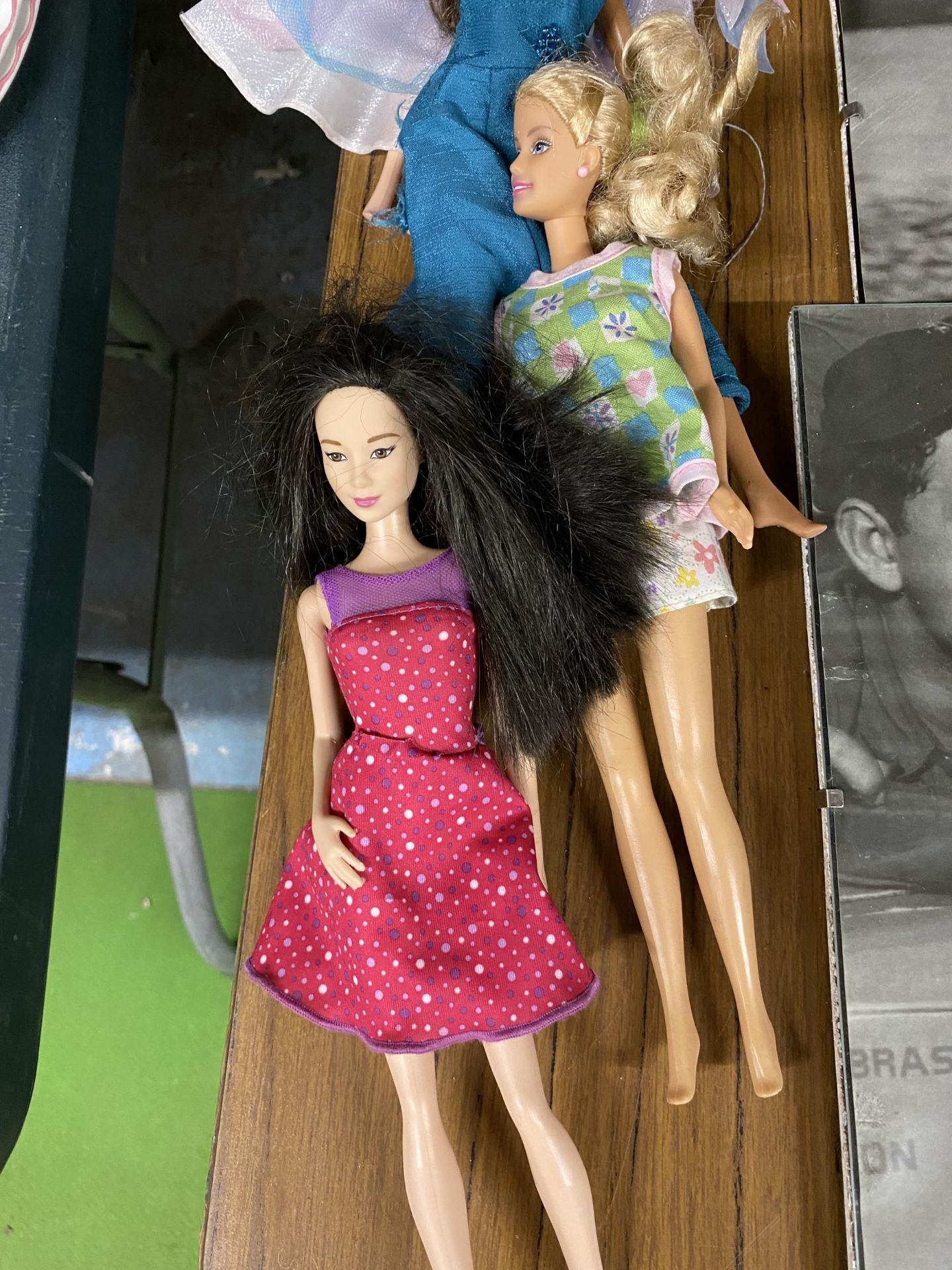 FOUR VINTAGE DOLLS TO INCLUDE BARBIE - Image 3 of 3