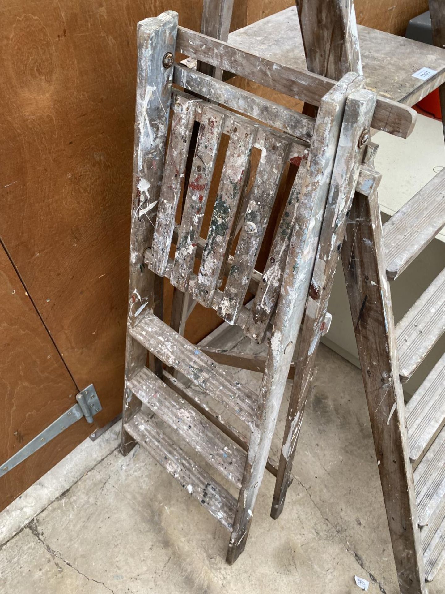 TWO VINTAGE WOODEN STEP LADDERS TO INCLUDE A FIVE RUNG AND A THREE RUNG - Image 2 of 3