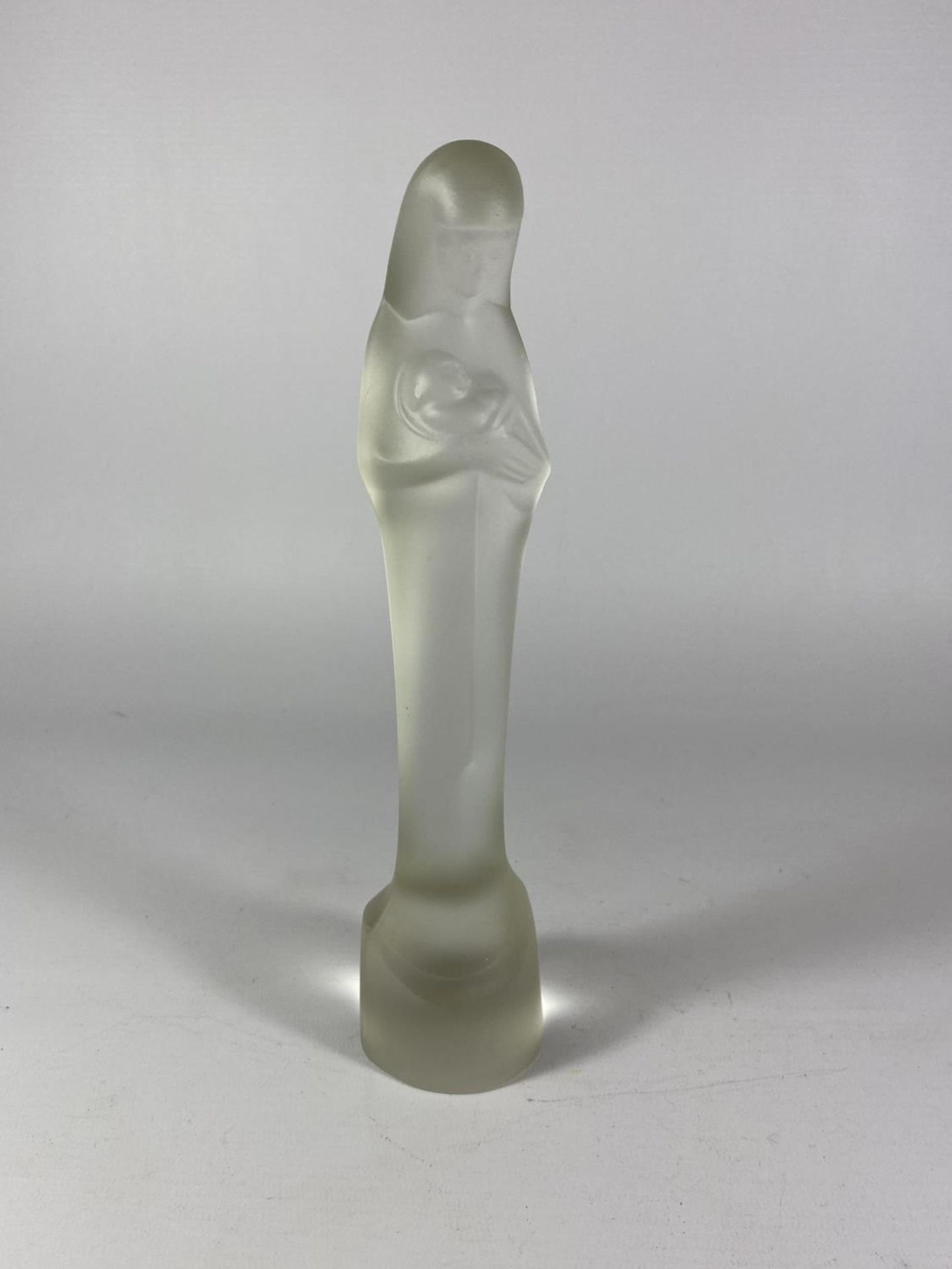 A ROYAL LEERDAM ART DECO STYLE FROSTED GLASS MODEL OF MADONNA & CHILD BY STEF UITERWALL, SIGNED TO