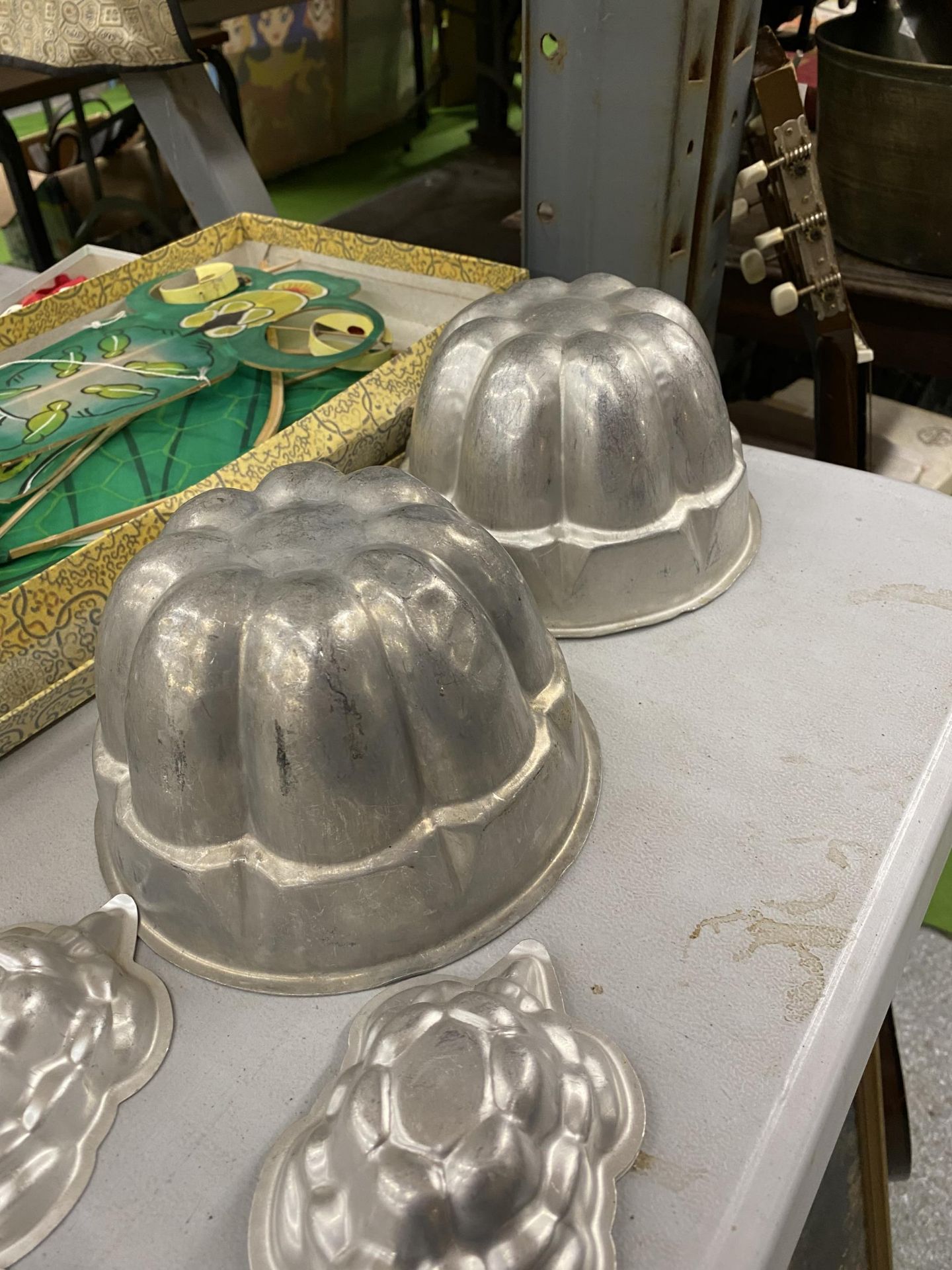 A QUANTITY OF JELLY MOULDS TO INCLUDE RABBITS, TORTOISES, ETC - Image 3 of 3