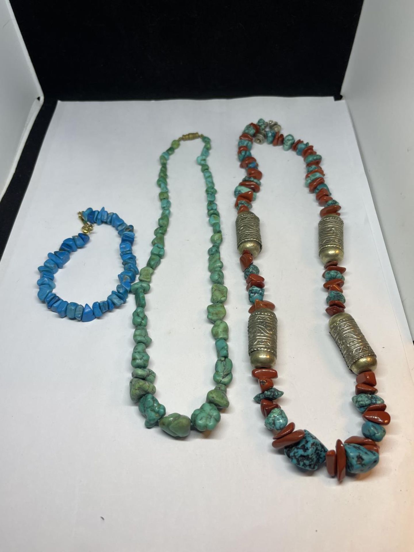 THREE TURQUOISE STONE ITEMS TO INCUDE A BRACELET AND TWO NECKLACES