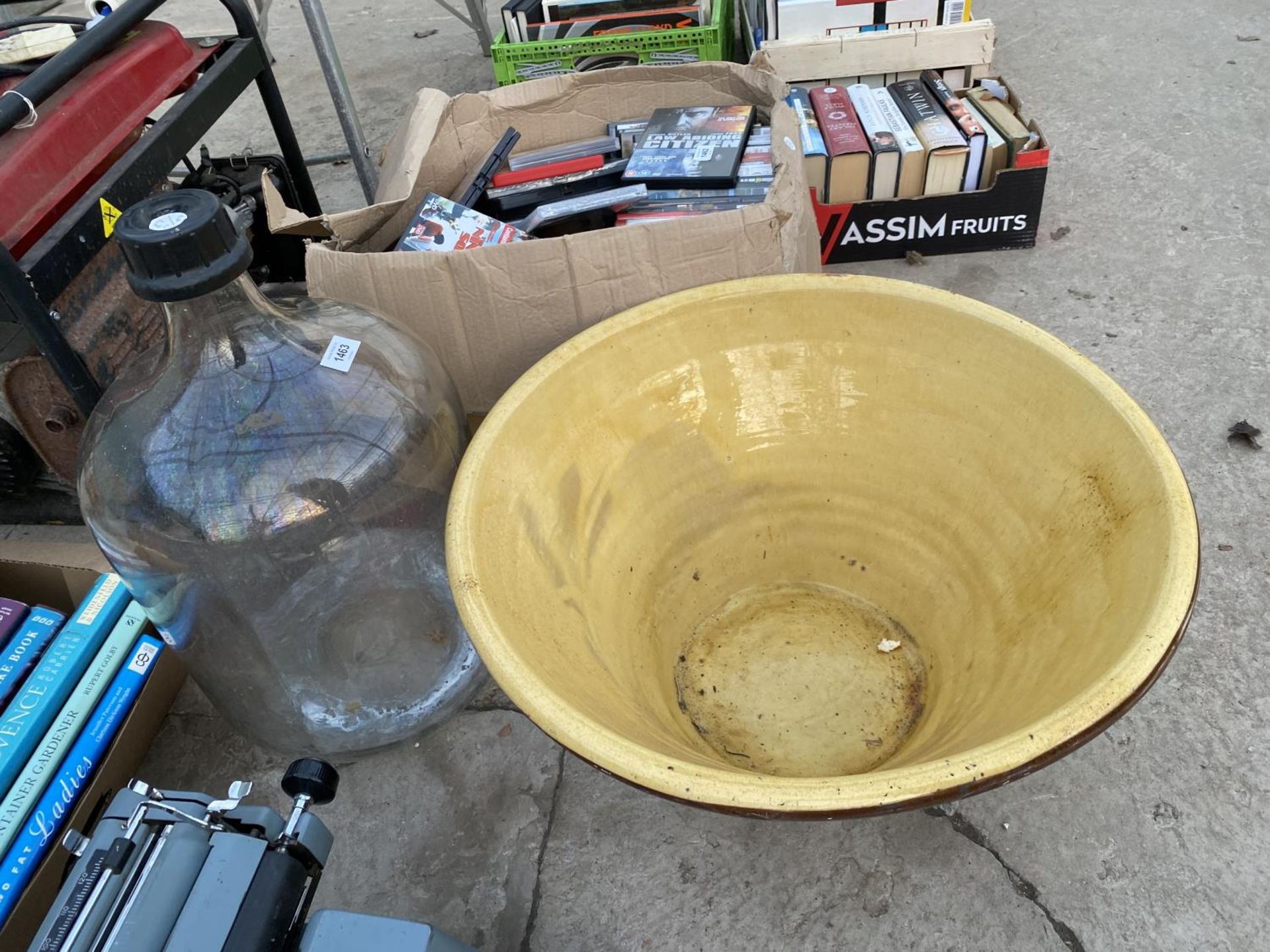 A LARGE CLEAR GLASS CARBOYD AND A LARGE GLAZED PLANTER