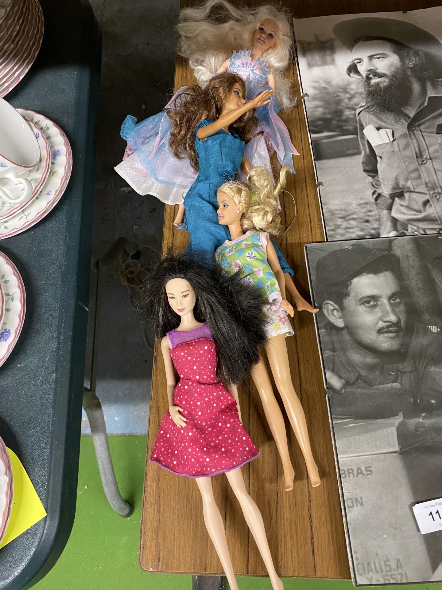 FOUR VINTAGE DOLLS TO INCLUDE BARBIE