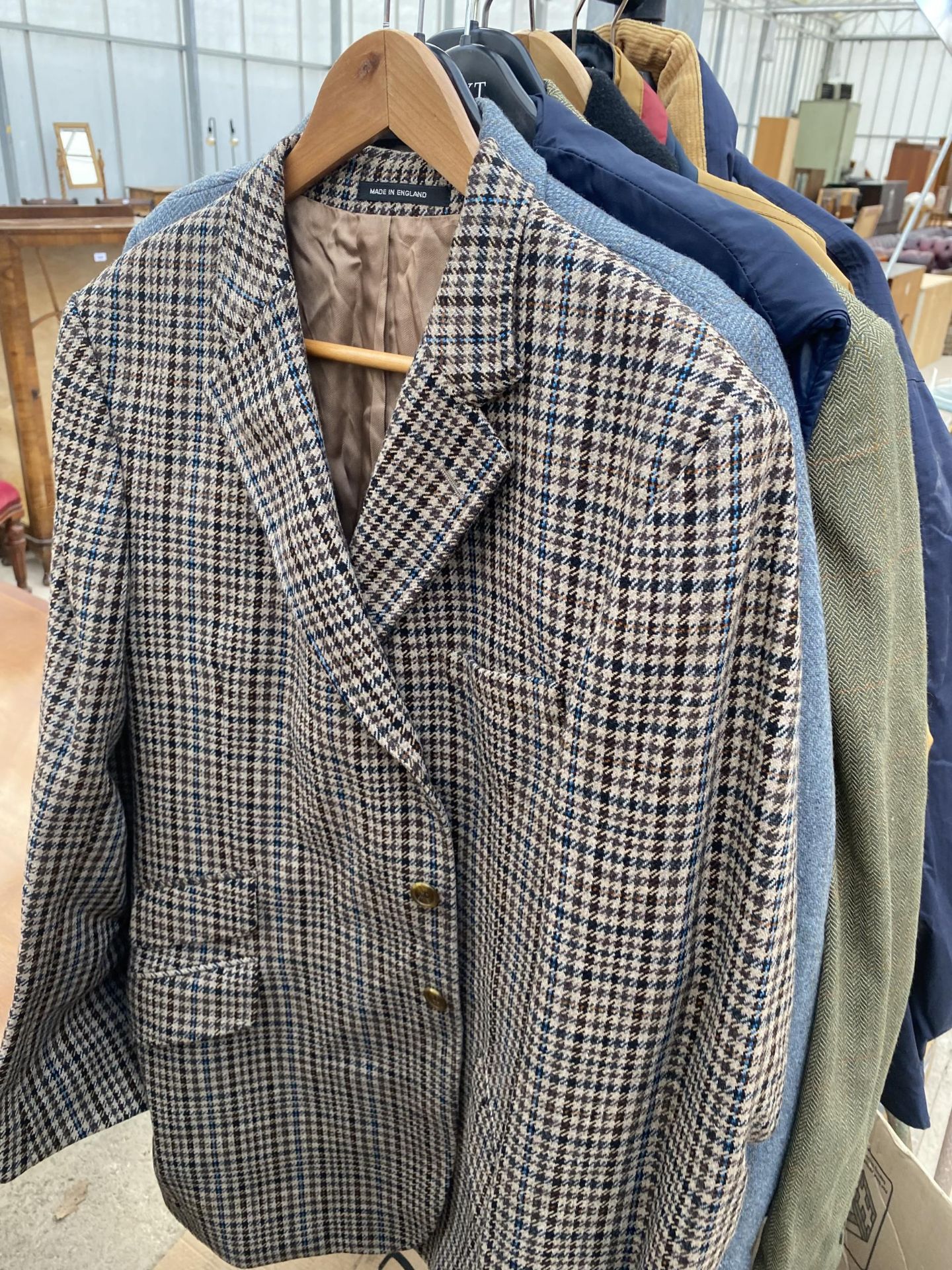 AN ASSORTMENT OF GENTS COATS TO INCLUDE TWEED JACKETS ETC - Image 3 of 9