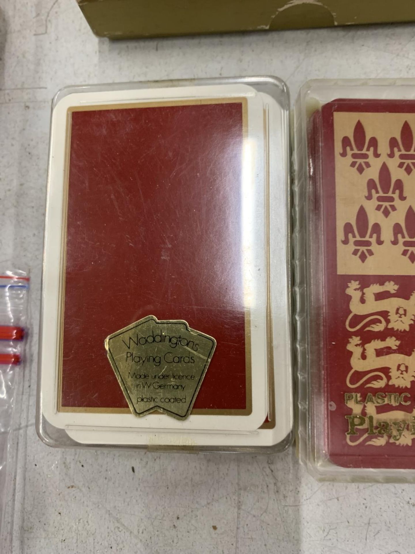 A LARGE QUANTITY OF VINTAGE PLAYING CARDS TO INCLUDE 'CASPARI', 'CONGRESS', ETC - Image 5 of 5