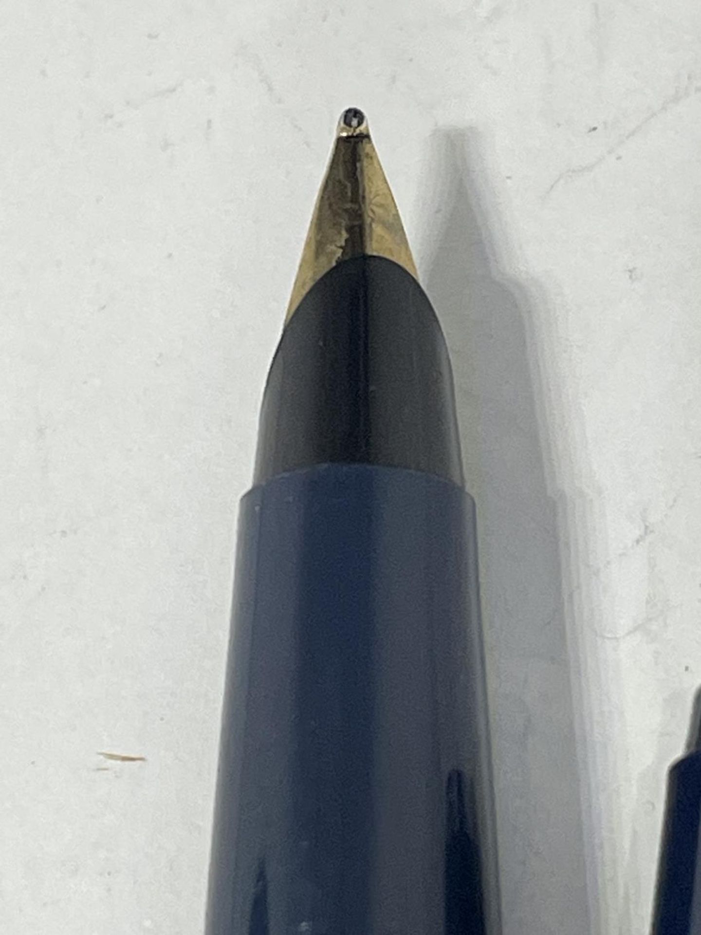 A PARKER FOUNTAIN PEN WITH A 14CT GOLD NIB - Image 2 of 2