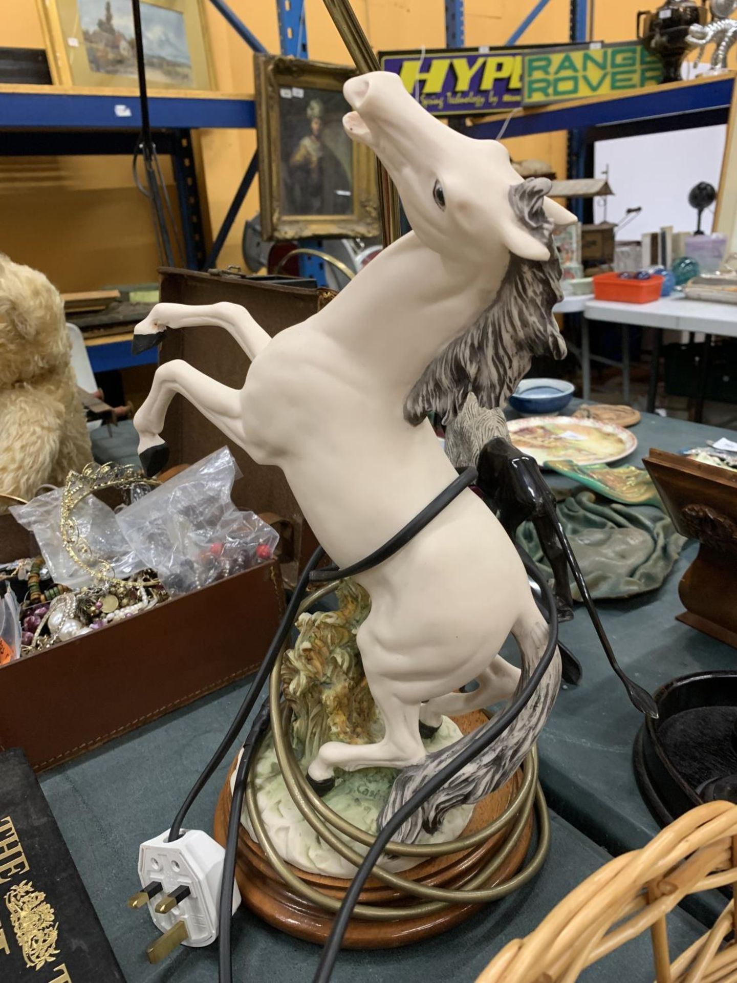 A LARGE HORSE FIGURE TABLE LAMP HEIGHT 55CM - Image 4 of 4