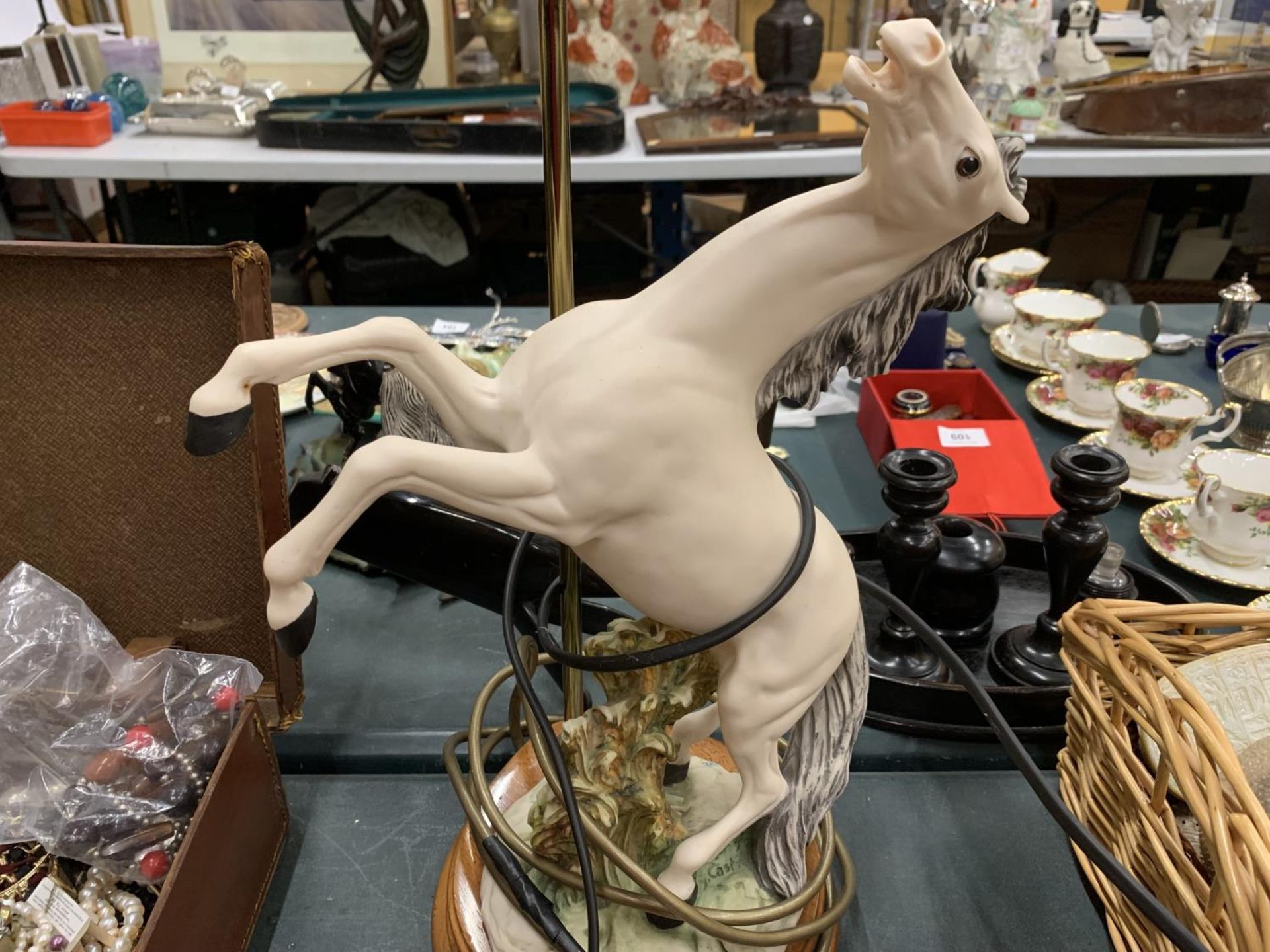 A LARGE HORSE FIGURE TABLE LAMP HEIGHT 55CM - Image 3 of 4