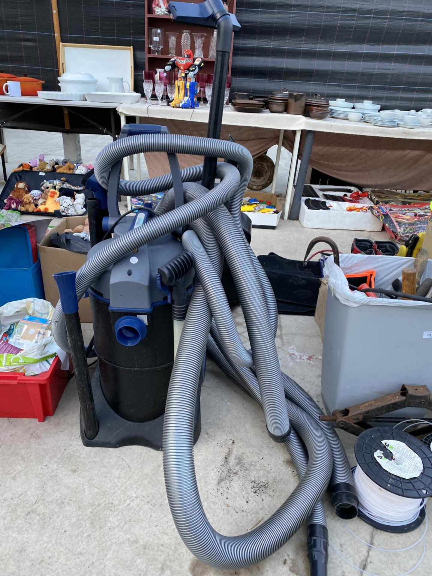 AN OASE LIVING WATER VACUUM CLEANER