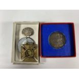 THREE ITEMS TO INCLUDE A QUEEN VICTORIA COMMEMORAITVE MEDAL & KING GEORGE V & VI CORONATION COIN