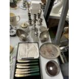 ALARGE QUANTITY OFSILVER PLATED ITEMS TO INCLUDE CANDLESTICKS, A VINTAGE BOXED SET OF KNIVES,