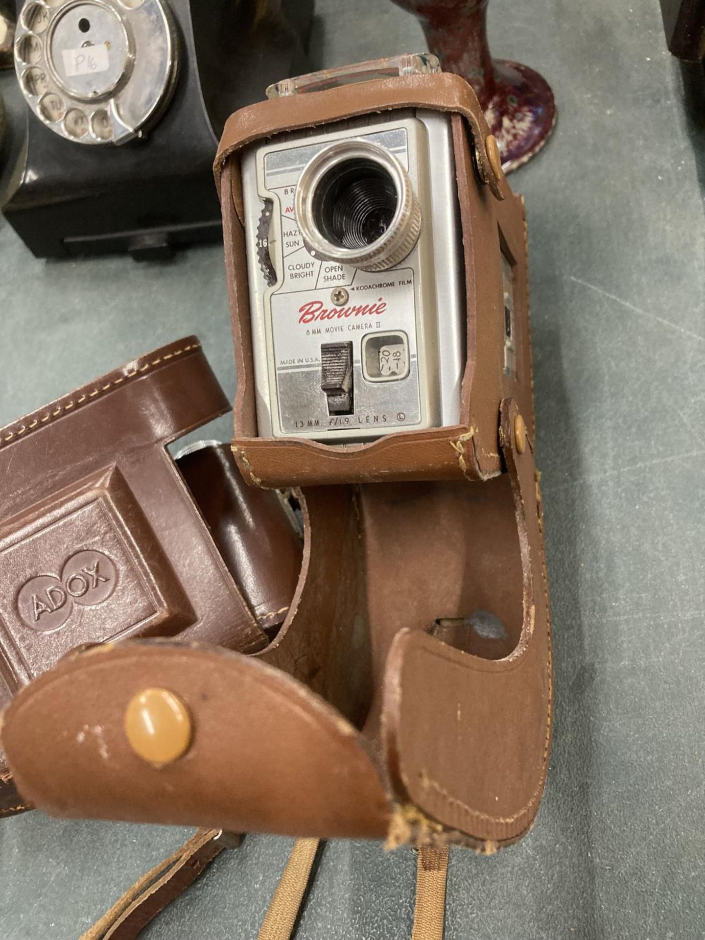 TWOO VINTAGE CAMERAS IN CASES TO INCLUDE A BROWNIE AND AN ADOX - Image 3 of 4