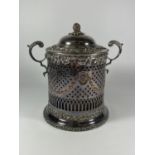 A GOOD QUALITY TWIN HANDLED SILVER PLATED BISCUIT BARELL WITH INNER BLUE GLASS LINER, HEIGHT 20CM